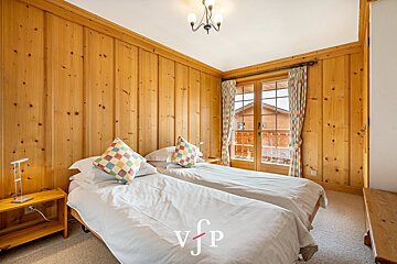 A bedroom with two beds and a sign that says vjp