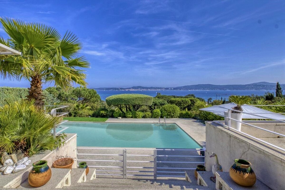 A large swimming pool with a view of the ocean