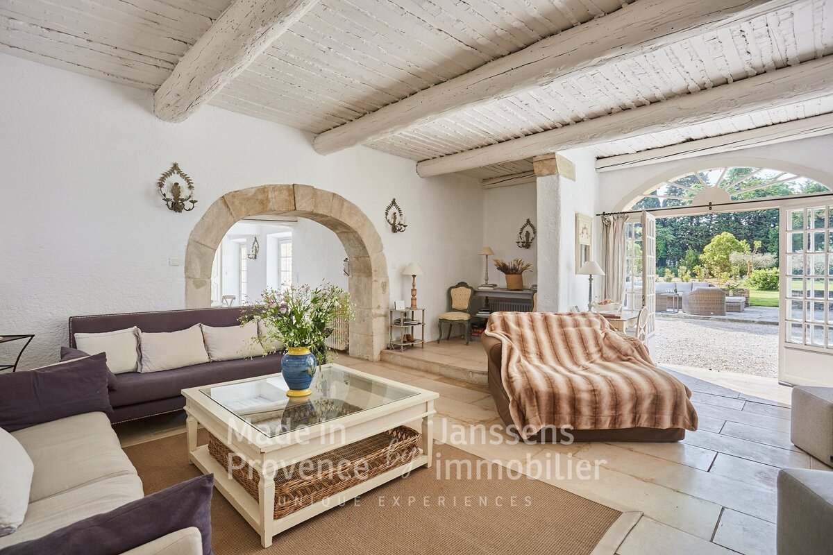 A living room with a purple couch and a white coffee table made in provence by janssens immobilier