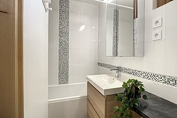 A bathroom with a sink and a mirror