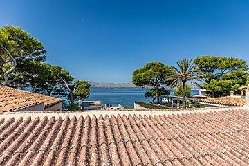 A view of the ocean from the roof of a building