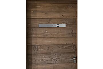 A wooden door with a sign that says ski room