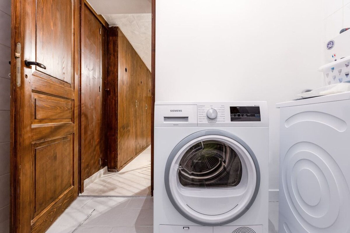 A siemens washer and dryer in a laundry room
