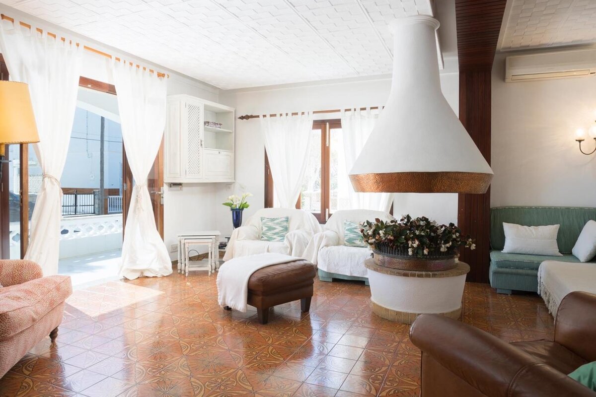 A living room filled with furniture and a fireplace