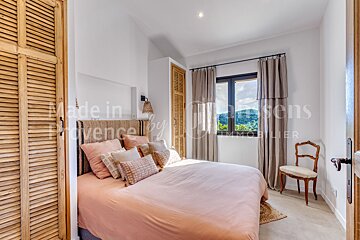 A bedroom with the words made in provence on the wall