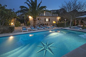 A swimming pool with a star in the middle of it