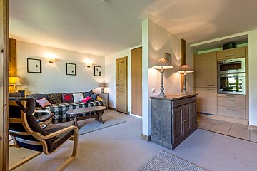 A floor plan of a house with a bedroom and a bathroom