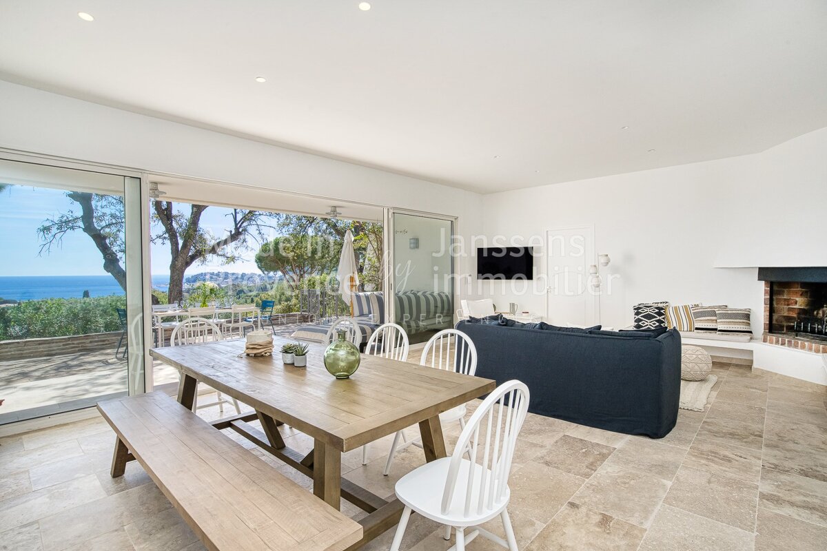 A living room with a table and chairs and the word jansons on the wall