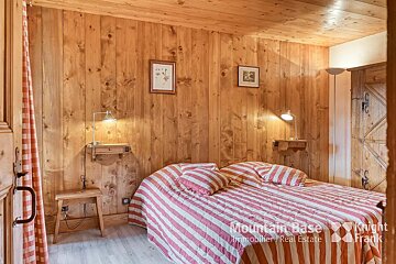 A bedroom with a bed and a sign that says mountain chase