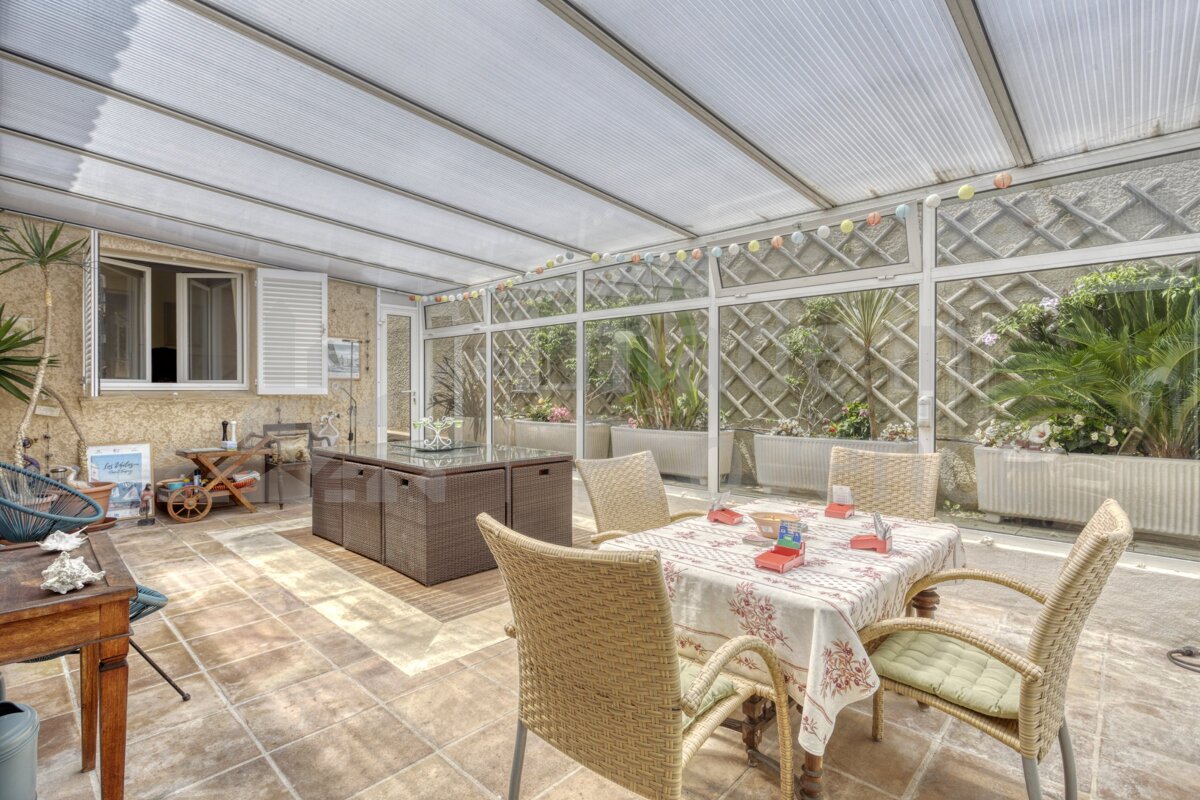 A table and chairs inside of a glass room