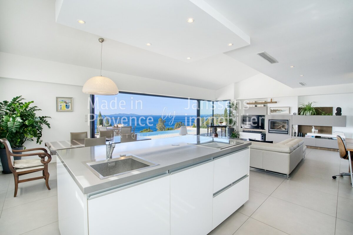 A kitchen with the words made in provence on it