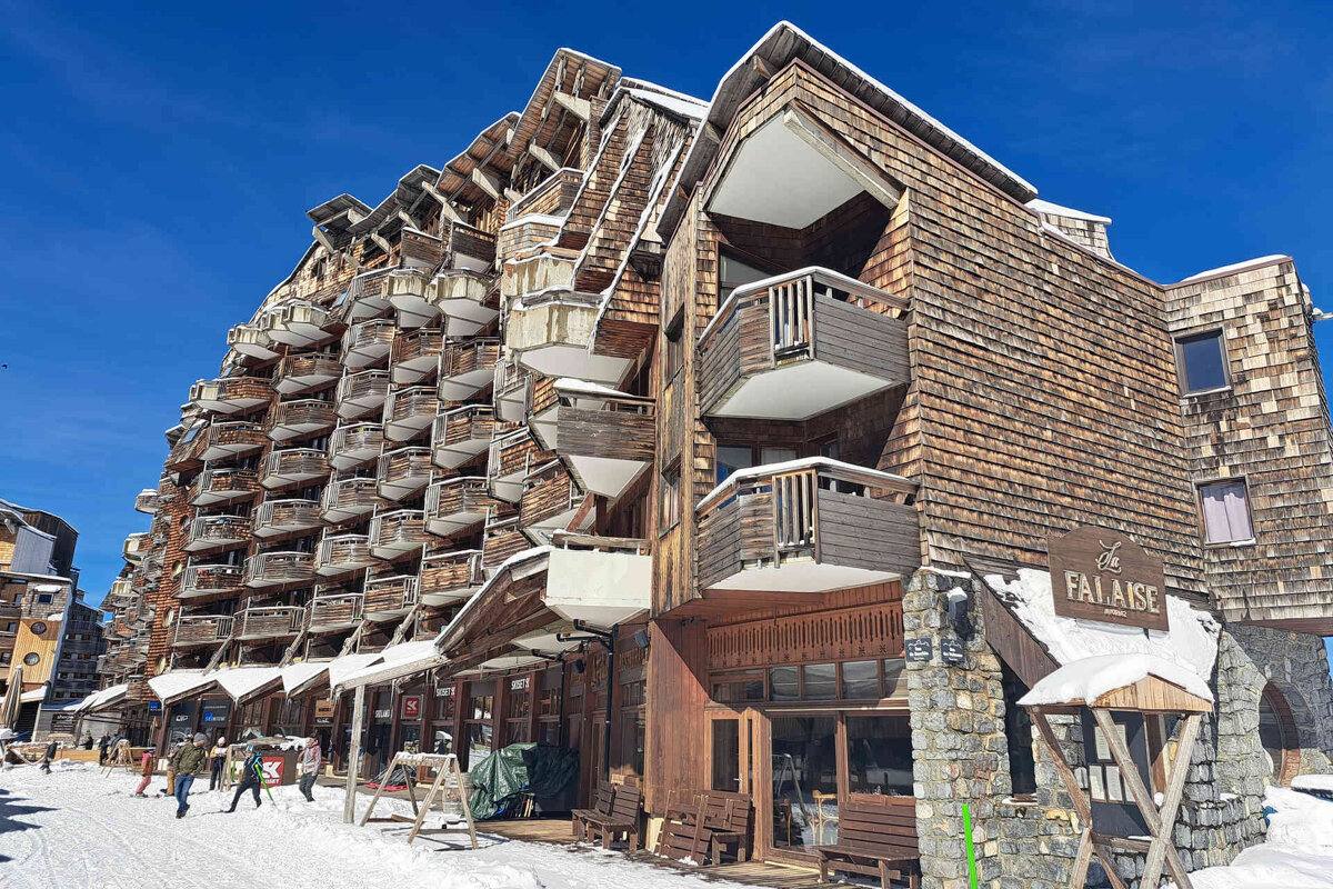A building with a sign that says falaise on it