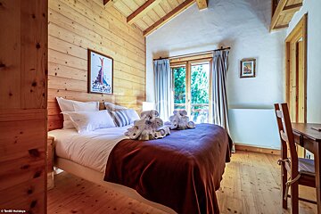 A bedroom with a bed and a picture on the wall that says ' altitude '