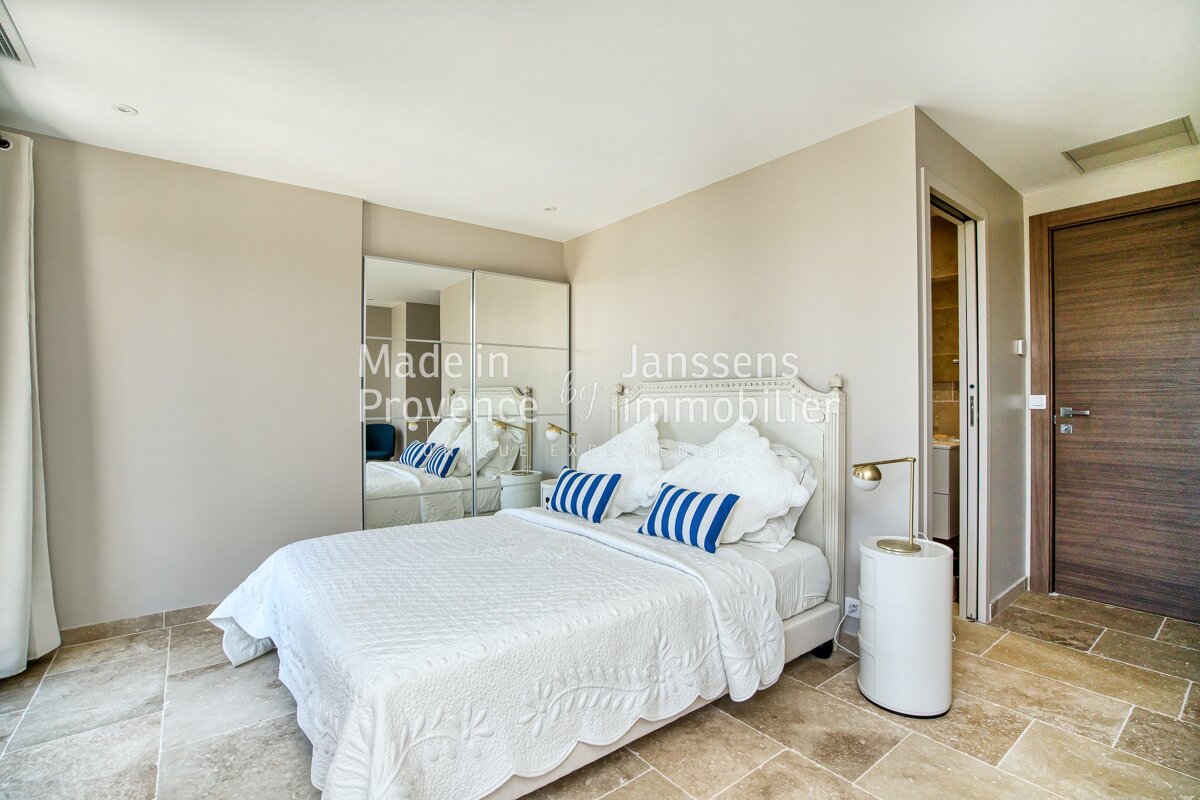 A bedroom with a bed and a sign that says made in janssens