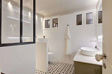 A bathroom with a sink and a toilet
