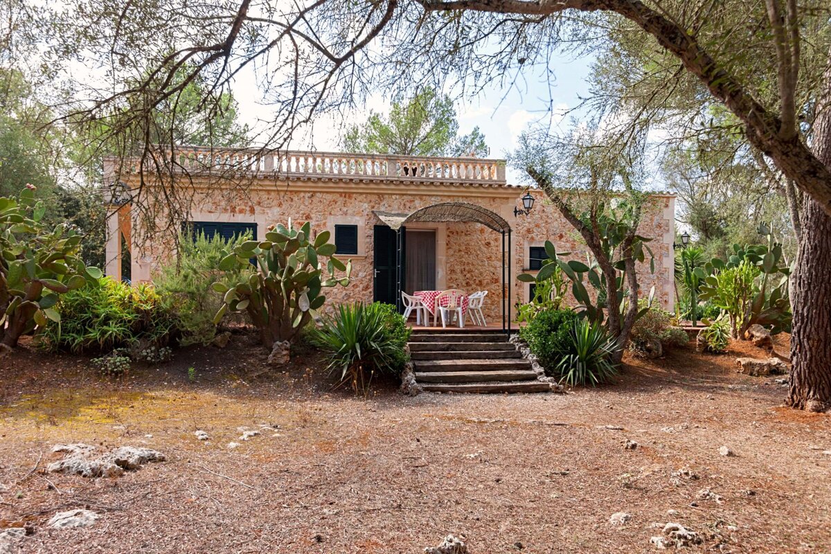 A house with a table and chairs on the porch