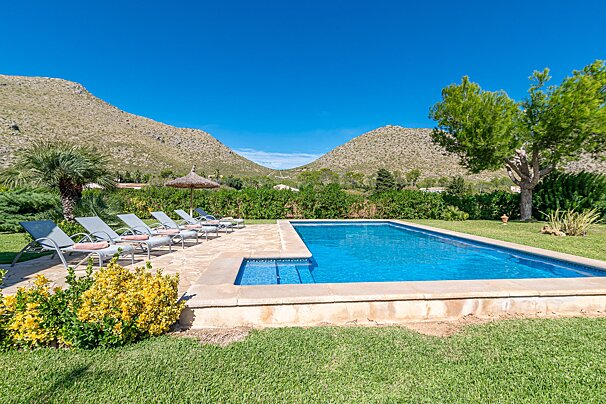 A large swimming pool with mountains in the background
