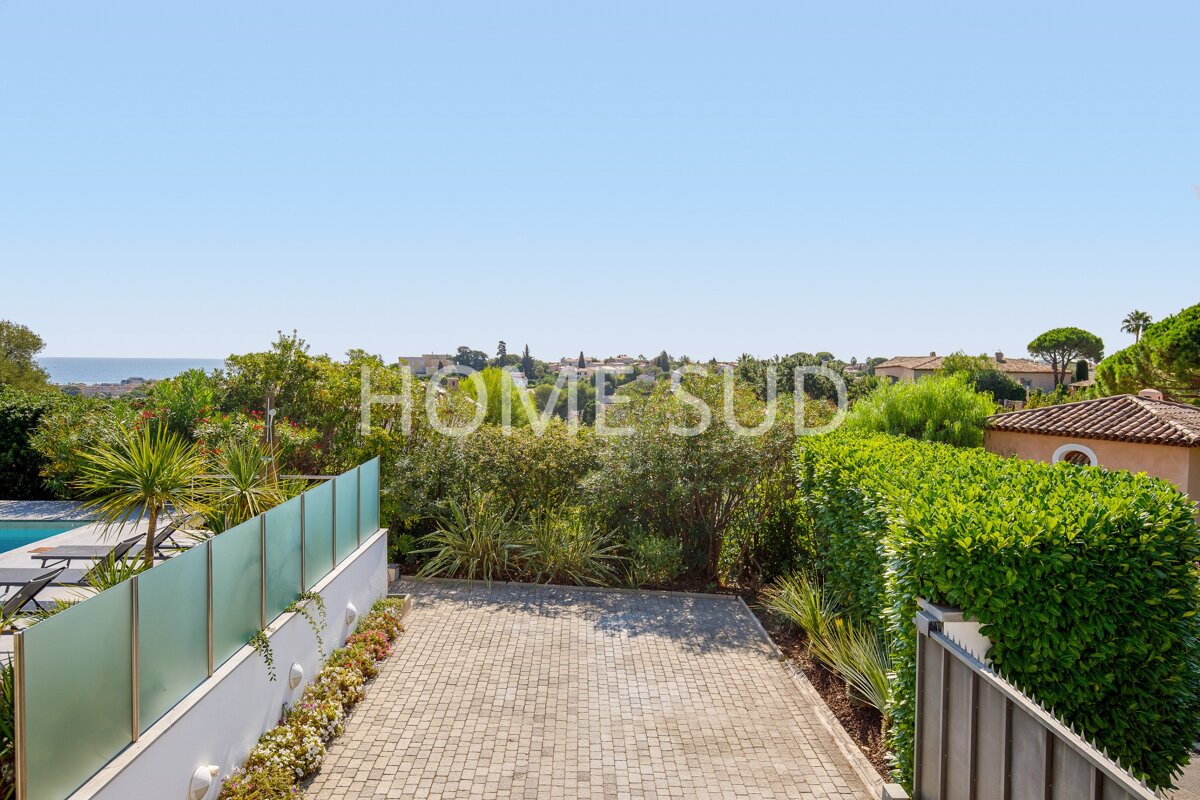 A view of the ocean from home sud