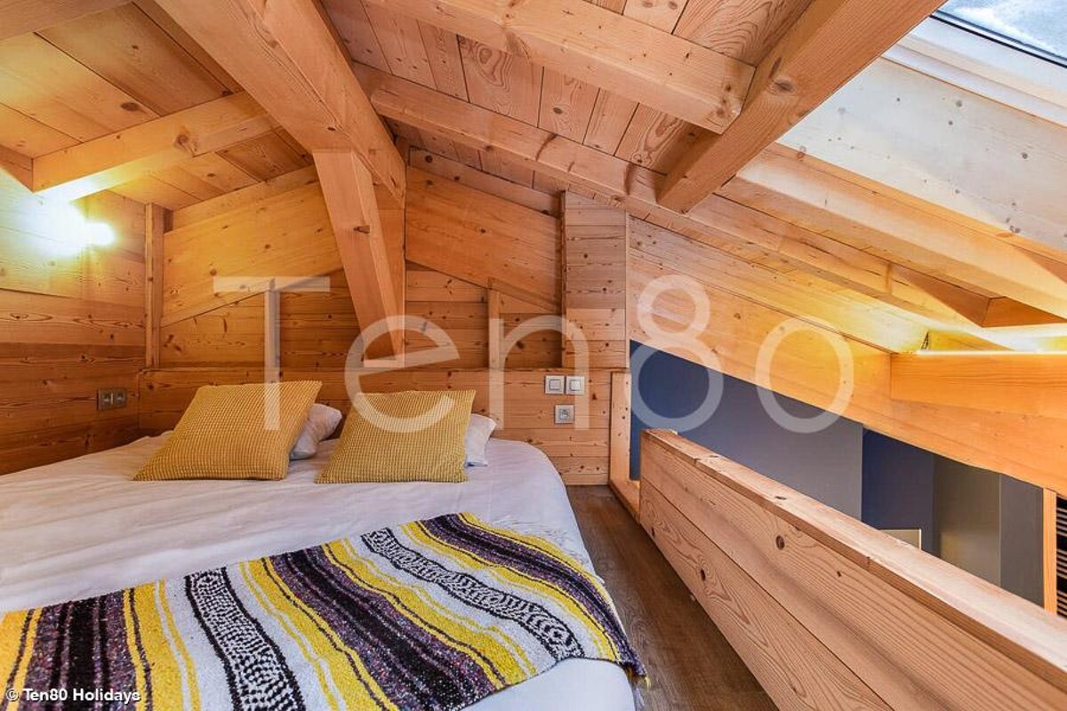 A bedroom with a bed and a sign that says ten80 holidays