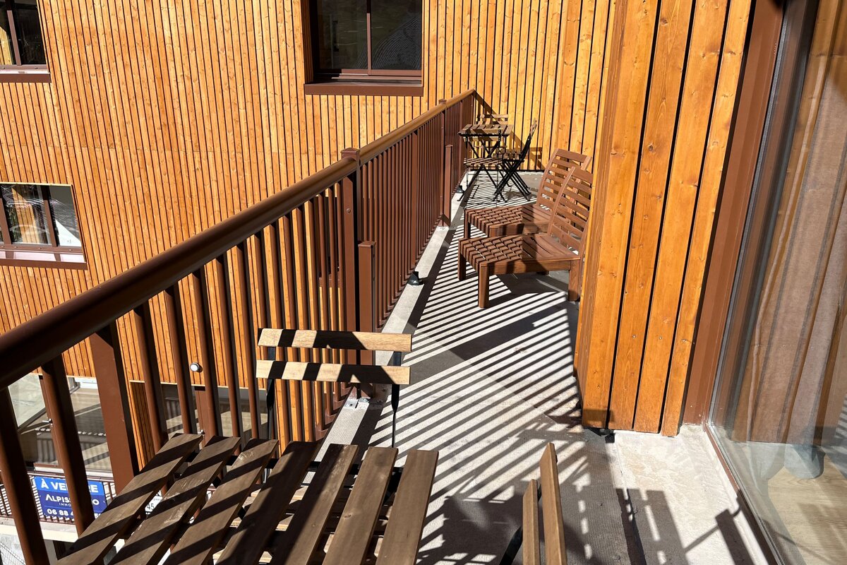 A balcony with chairs and a sign that says ' a vendre ' on it