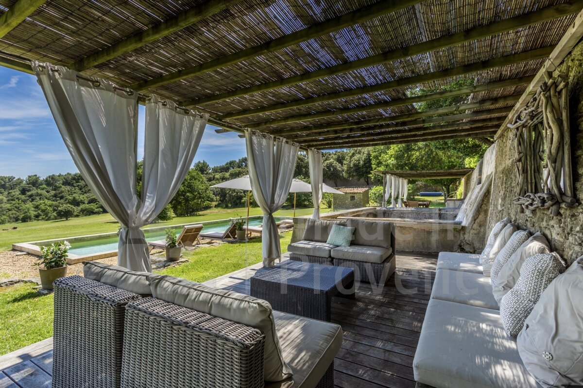 The word provence that is on a building