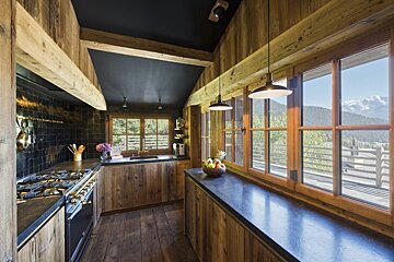 A kitchen with a bowl of fruit on the counter
