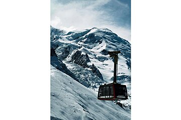 A ski lift with the word chamonix on it