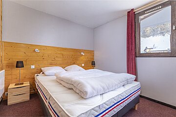 A bedroom with a mattress and a window
