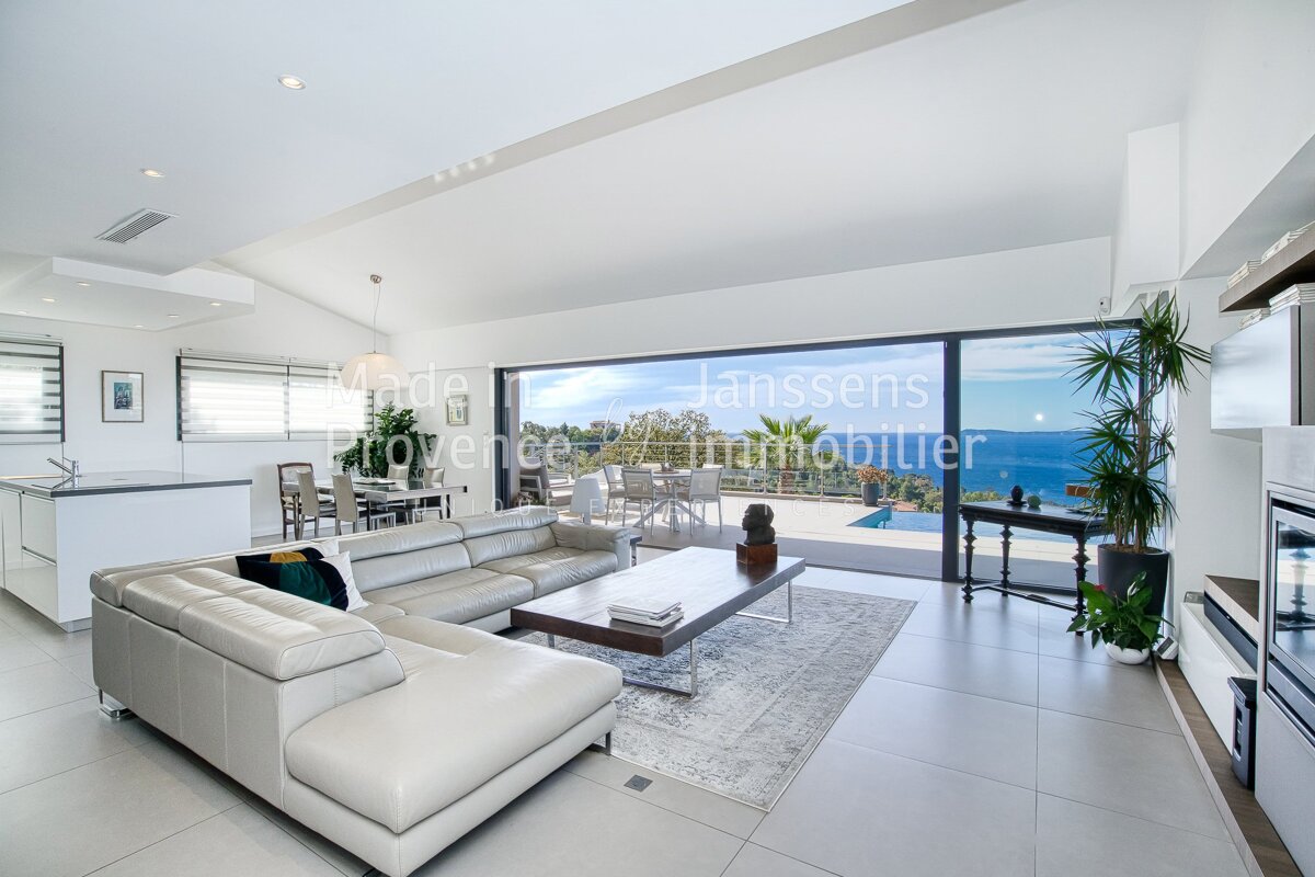 A living room with a couch and a table with the word janssens written on it