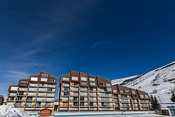 A large building with a blue sky in the background