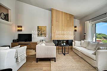 A living room with a fireplace and a television made in provence by immobilier