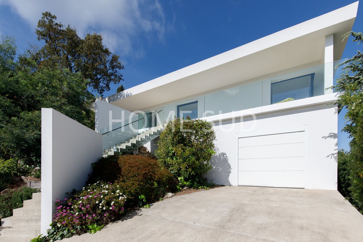 A white house with the word home on it