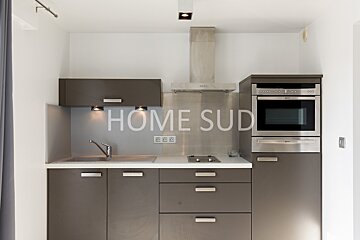 A kitchen with the words home sud on the wall
