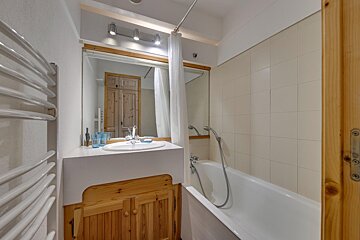 A bathroom with a sink and a bathtub