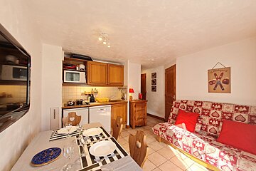 A kitchen with a sign on the wall that says la montagne