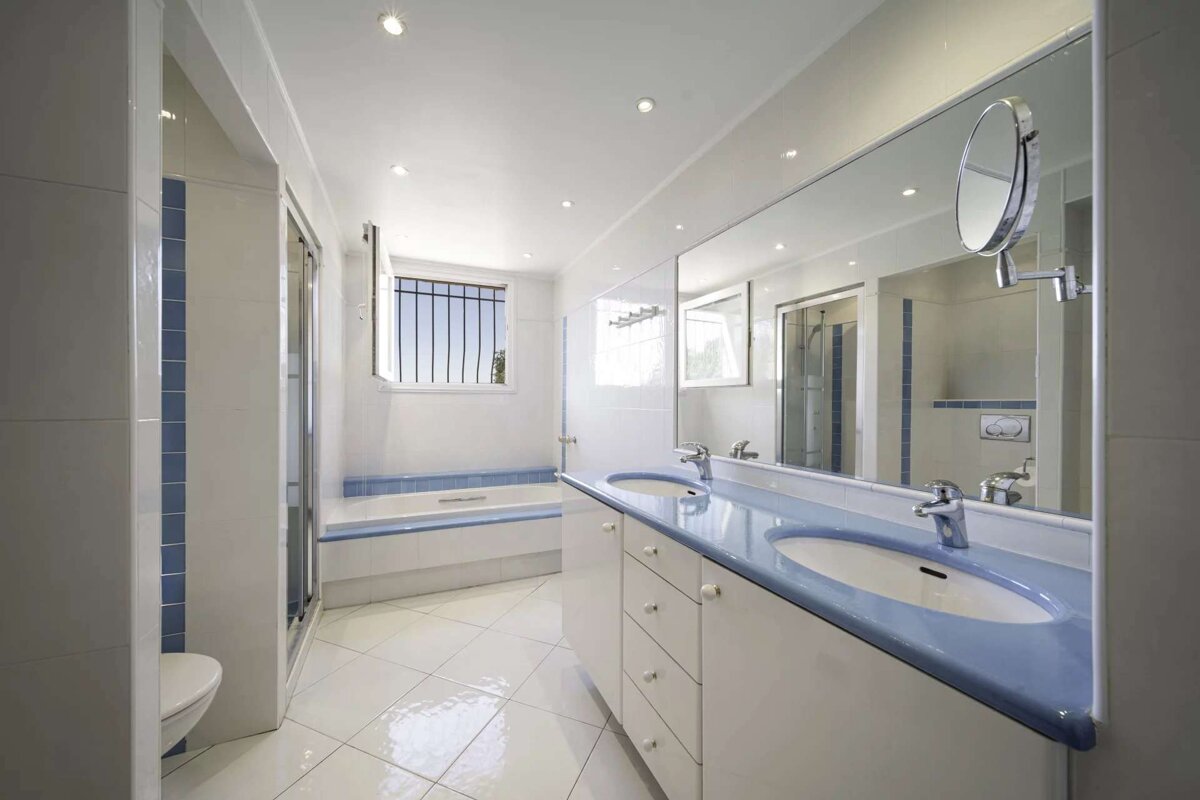 A bathroom with two sinks and a mirror