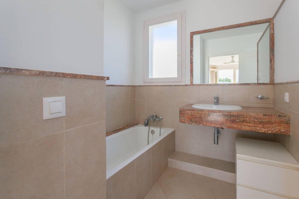 A bathroom with a sink and a bathtub