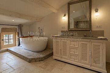 A bathroom with the words madein provence by immobilier on the wall