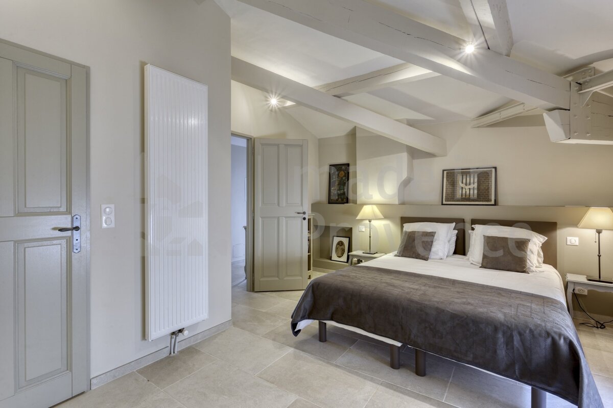 A bedroom with a bed and a picture on the wall