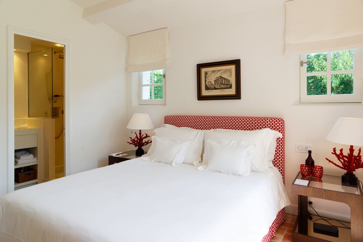 A bedroom with a bed and a picture on the wall