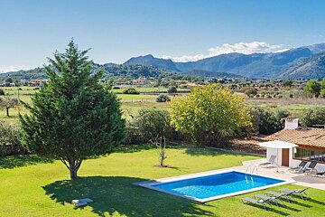 A large swimming pool with mountains in the background