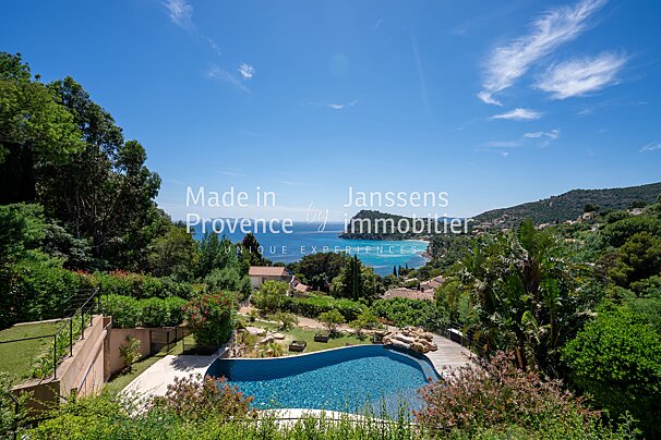 A large swimming pool with the words made in provence on the bottom