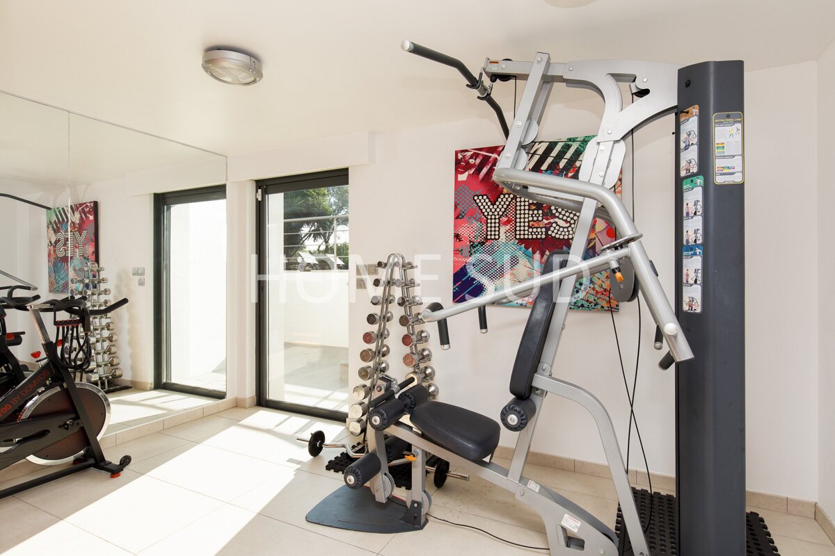 A gym with a sign that says yes on it
