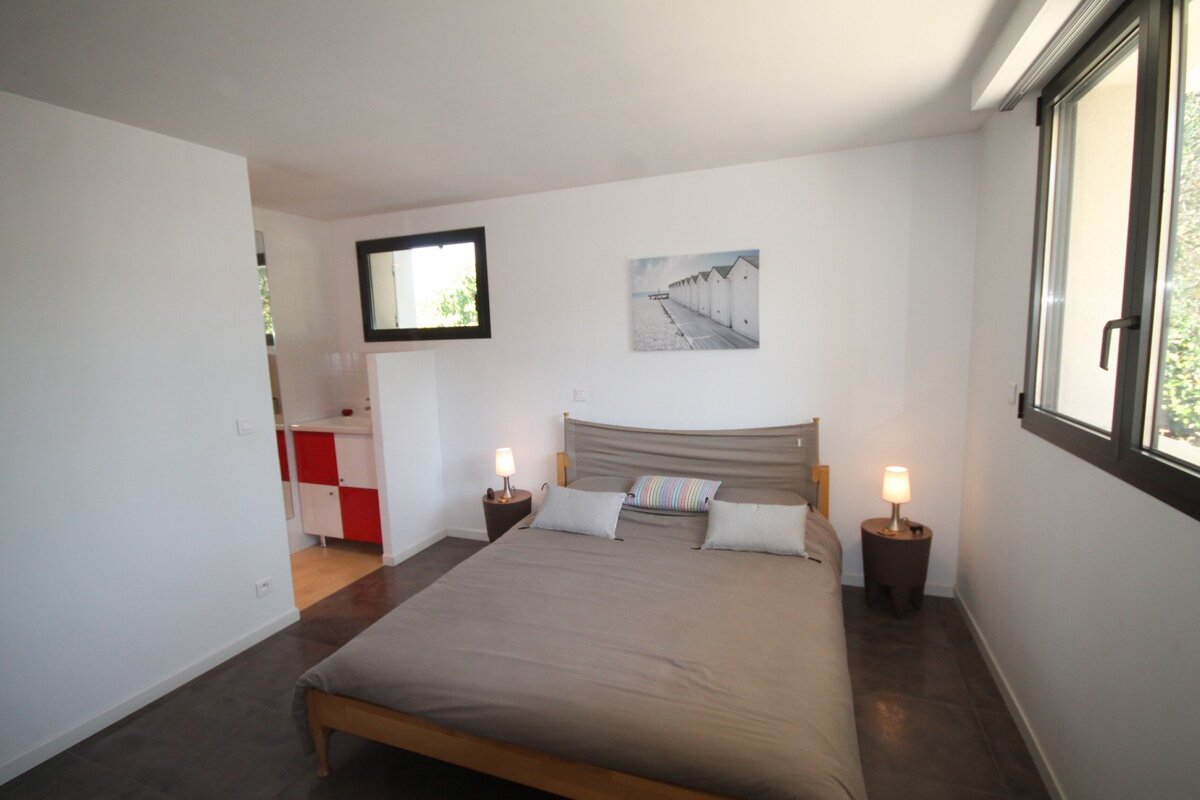 A bedroom with a bed and a picture on the wall