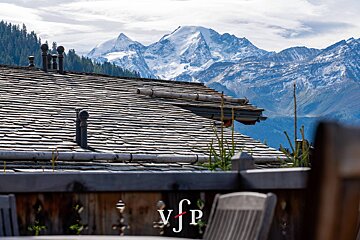 A view of the mountains from a balcony with the letters vfp on it