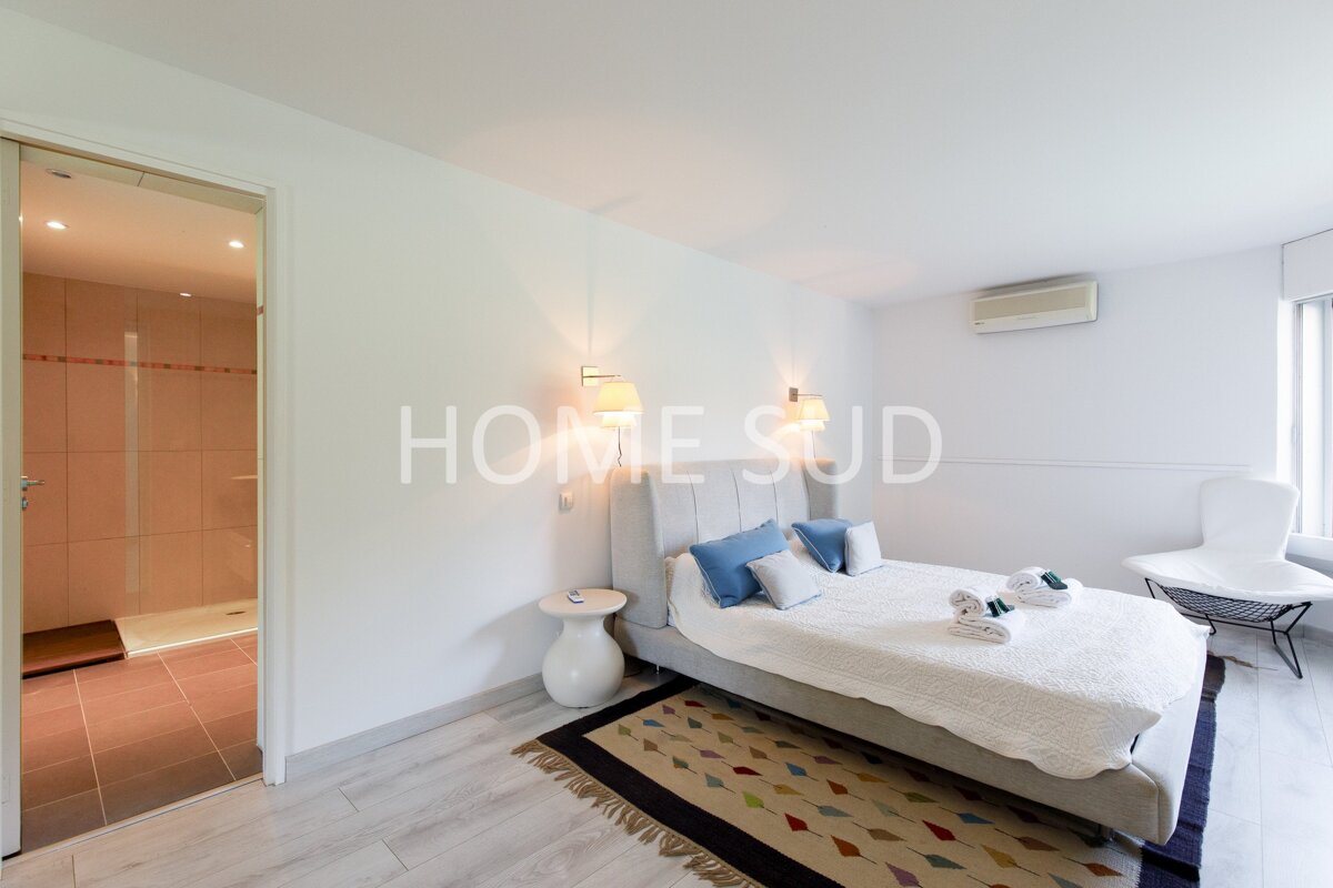 A bedroom with the word home on the wall