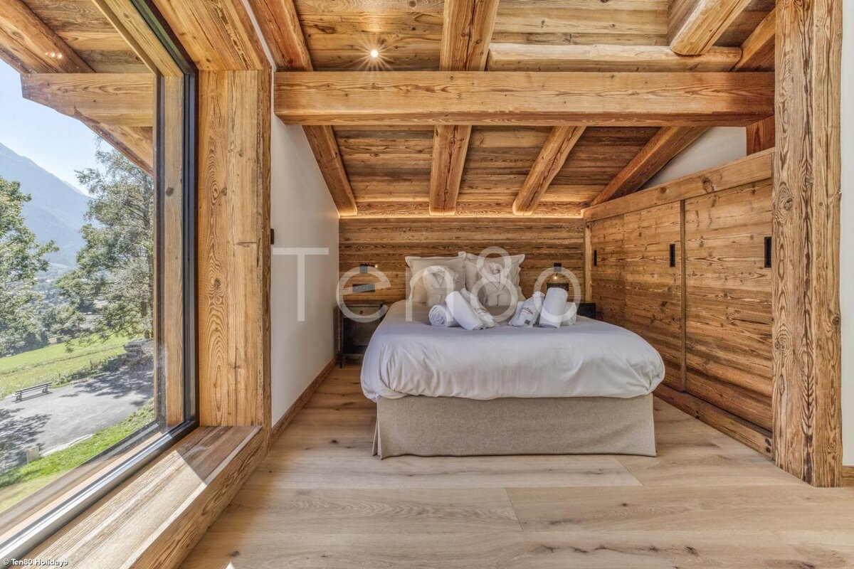 A bedroom with a bed and a window with the word tersol on the bottom