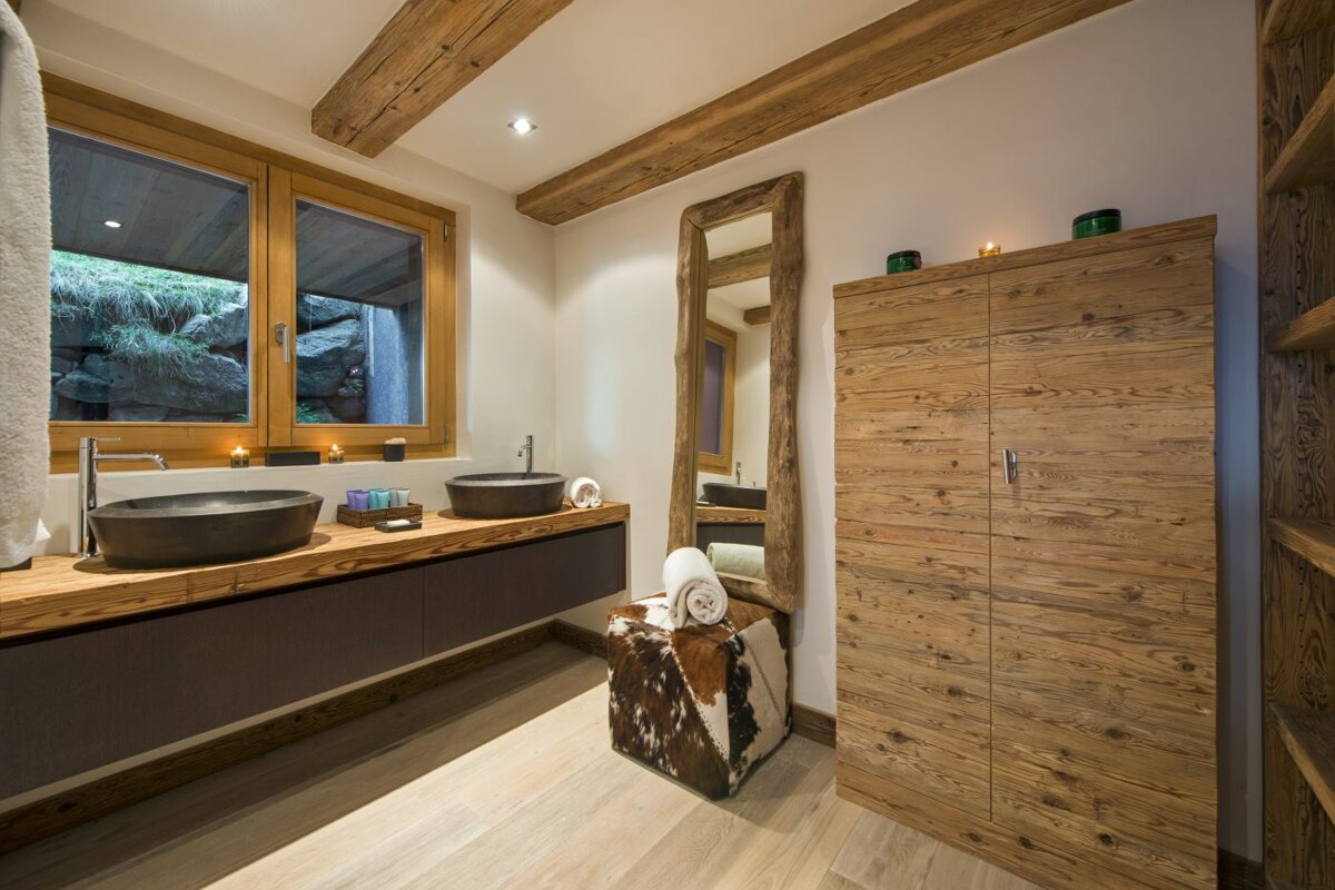 A bathroom with two sinks and a mirror