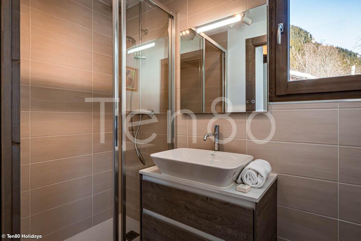 A bathroom with tan80 holidays written on the wall