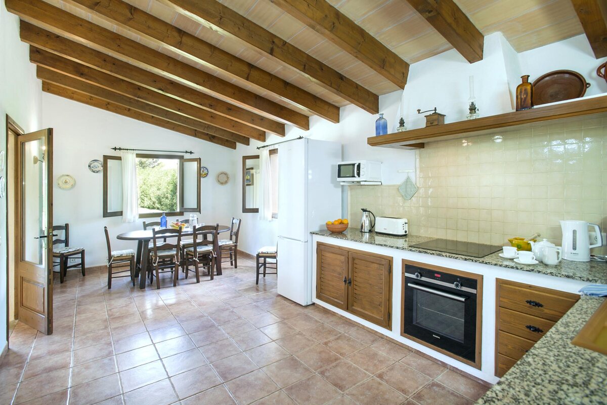 A kitchen with a siemens oven and a microwave